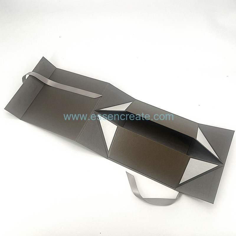 Magnetic folding gift boxes