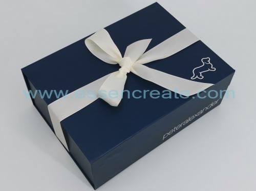 bantlar ve manyetik kapatma ile katlanabilir mavi hediye kutusu